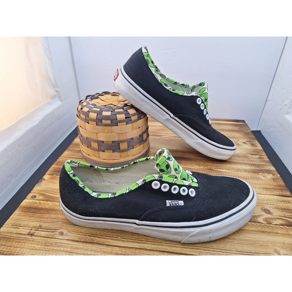 Men's Van's Size 7 Alien Head Tongue Rim Green and‎ Black Low-Top Sneaker